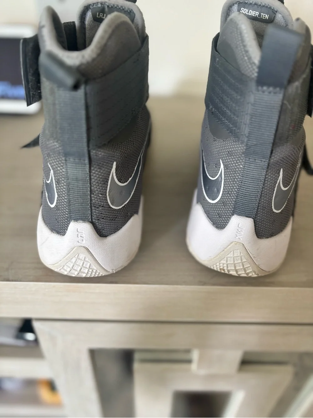 LeBron Soldier 10 Basketball Sneakers